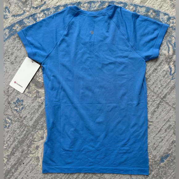 Lululemon Swiftly Tech Short-Sleeve Shirt 2.0 *Hip Length Pool Party - Picture 4 of 7